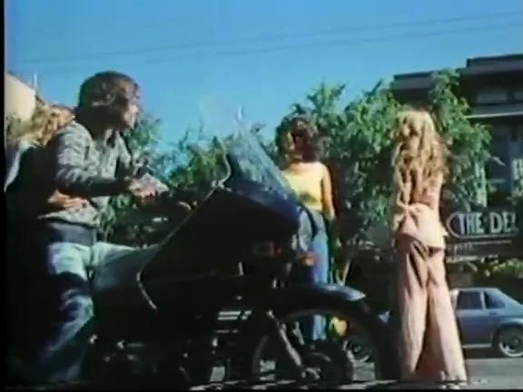 Amber Hunt, Maryanne Fisher, Mitzi Fraser in vintage xxx clip